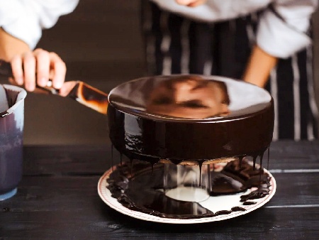 Глазура за десерти от водка, какао и натурален тъмен шоколад - снимка на рецептата